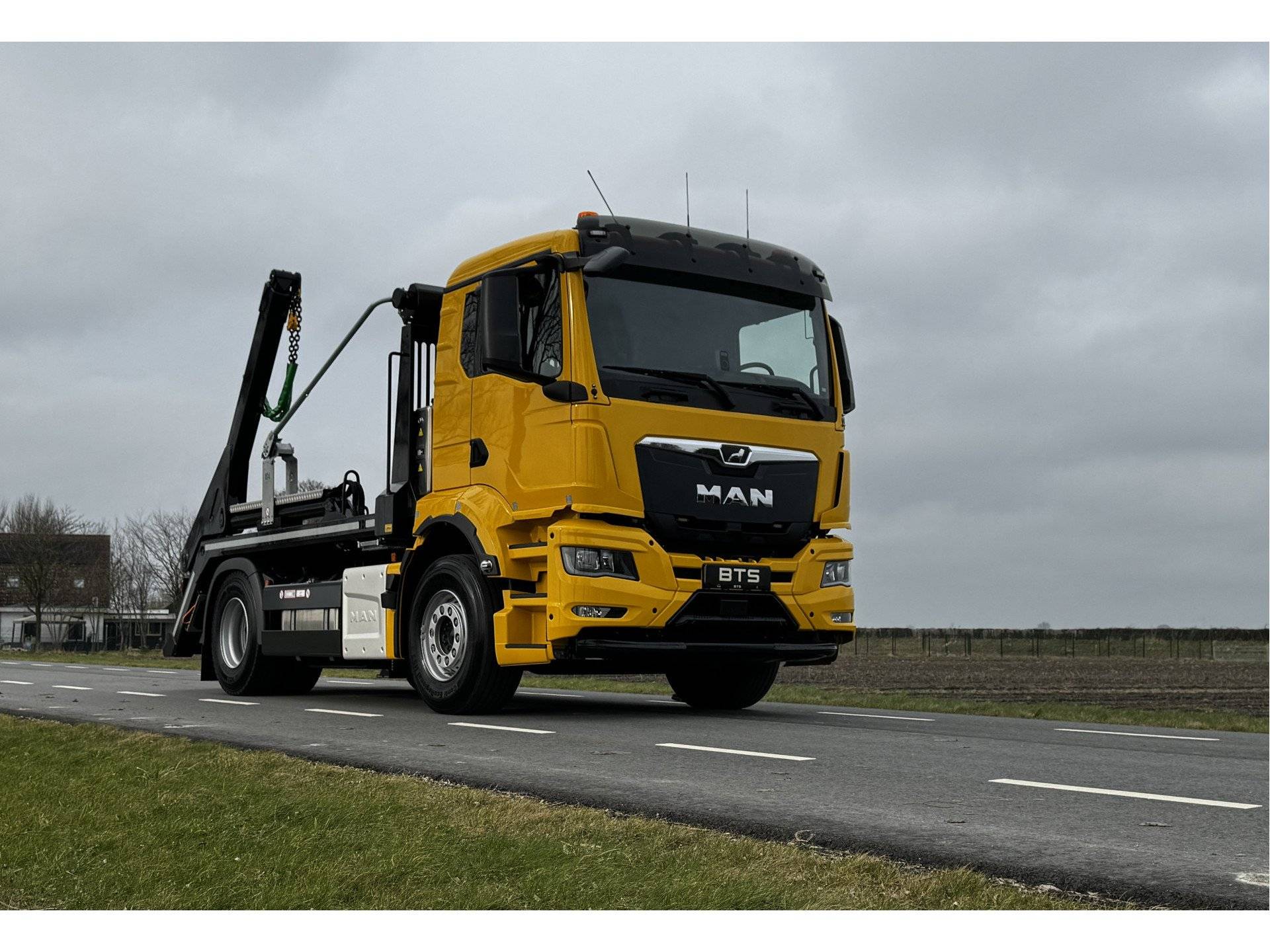 MAN TGS 18.330 4x2 BL CH (kenteken 2024) 2026 opgebouwd met VDL P14 portaal